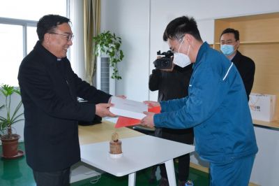 山东省潍坊市人大常委会副主任范福生莅临山东ok138cn太阳集团古天乐药业指导慰问